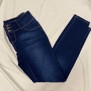 YMI WannaBettaButt? Jeans Size 9